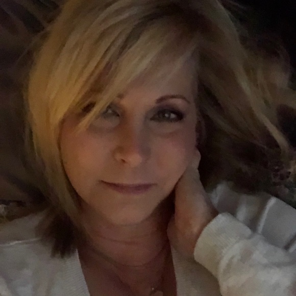 Meet your Posher, Julie - Picture 1 of 1